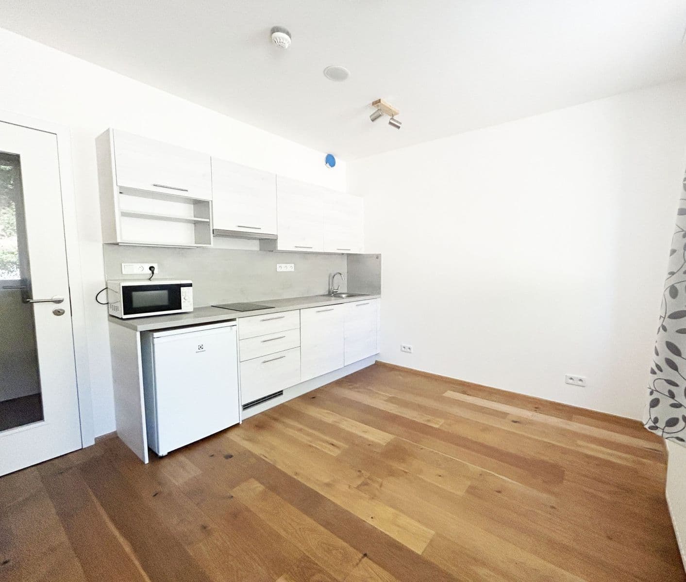 Pronájem bytu 1+kk 20 m², Perucká, Praha, Praha Pronájem bytu 1+kk 20 m², Perucká, Praha, Praha