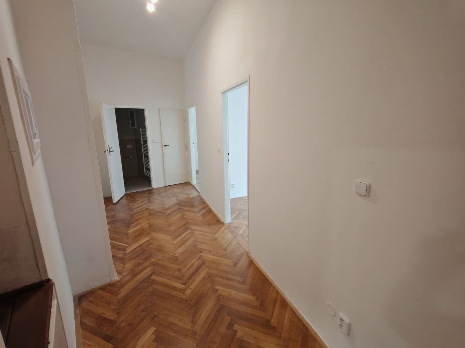 Pronájem bytu 2+kk 50 m², U Elektrárny, Praha, Praha Pronájem bytu 2+kk 50 m², U Elektrárny, Praha, Praha