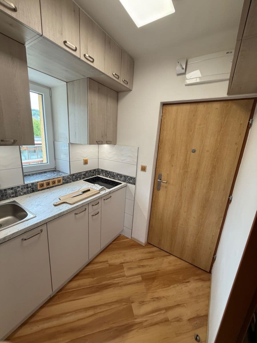 Prodej bytu 1+kk 23 m², Matouše Václavka, Vsetín, Zlínský kraj Prodej bytu 1+kk 23 m², Matouše Václavka, Vsetín, Zlínský kraj