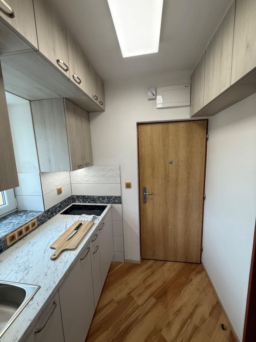 Prodej bytu 1+kk 23 m², Matouše Václavka, Vsetín, Zlínský kraj Prodej bytu 1+kk 23 m², Matouše Václavka, Vsetín, Zlínský kraj