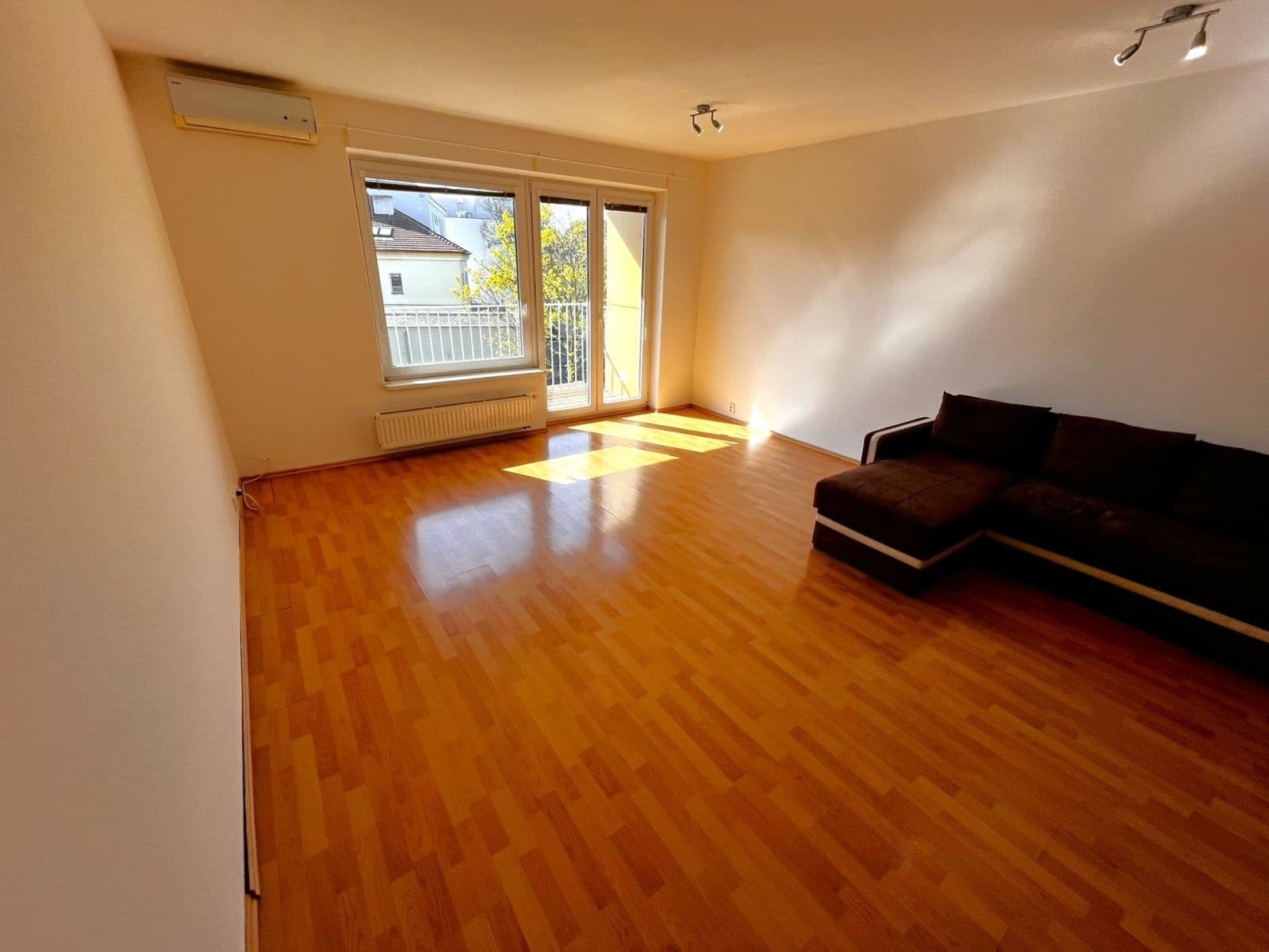Pronájem bytu 1+kk 39 m², Kosmova, Brno, Jihomoravský kraj Pronájem bytu 1+kk 39 m², Kosmova, Brno, Jihomoravský kraj