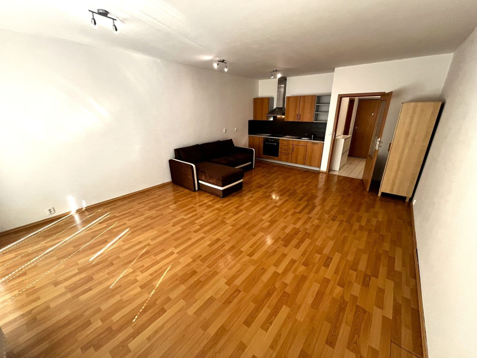 Pronájem bytu 1+kk 39 m², Kosmova, Brno, Jihomoravský kraj Pronájem bytu 1+kk 39 m², Kosmova, Brno, Jihomoravský kraj