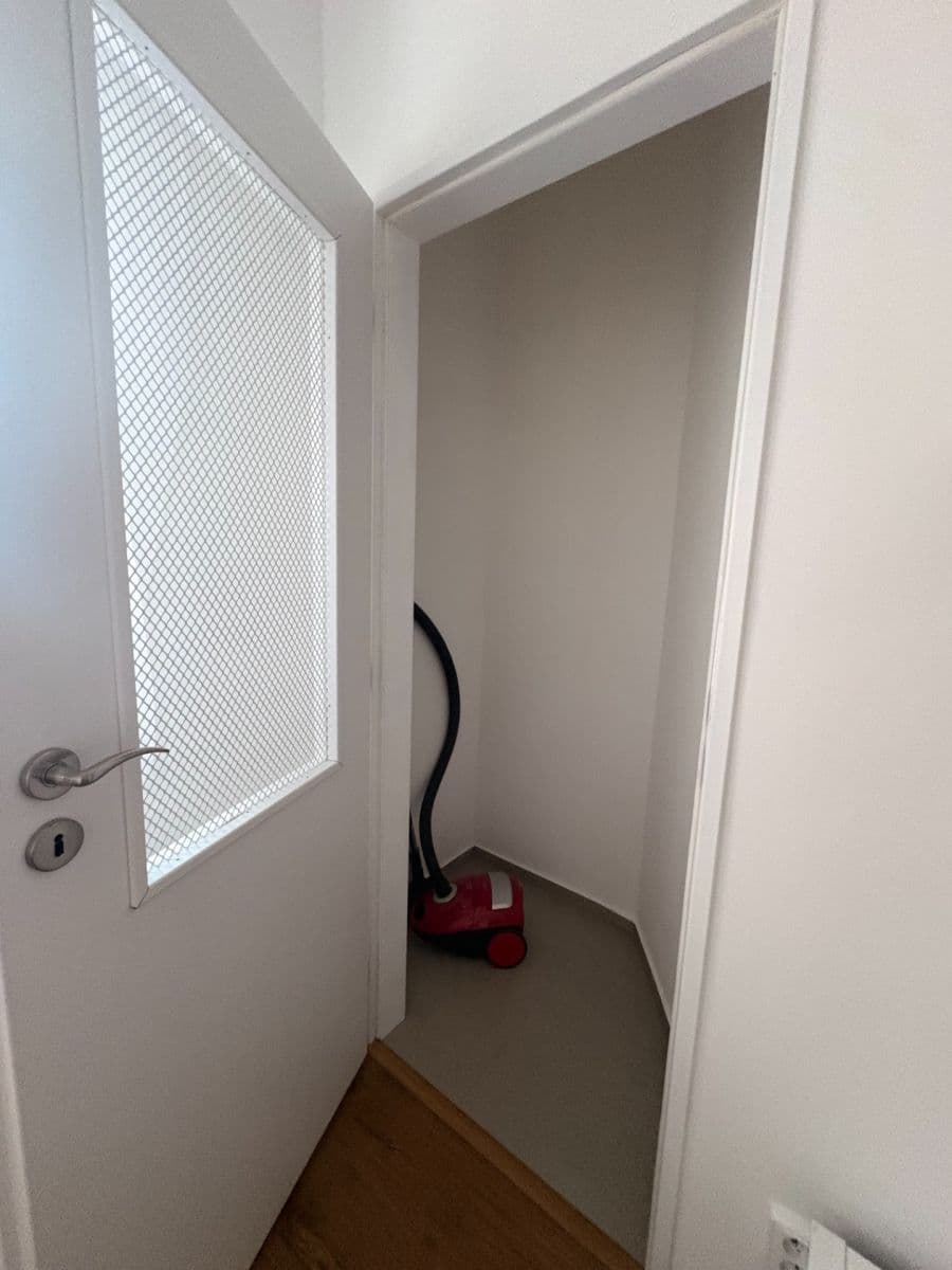 Pronájem bytu 1+kk 30 m², Kloboučnická, Praha, Praha Pronájem bytu 1+kk 30 m², Kloboučnická, Praha, Praha