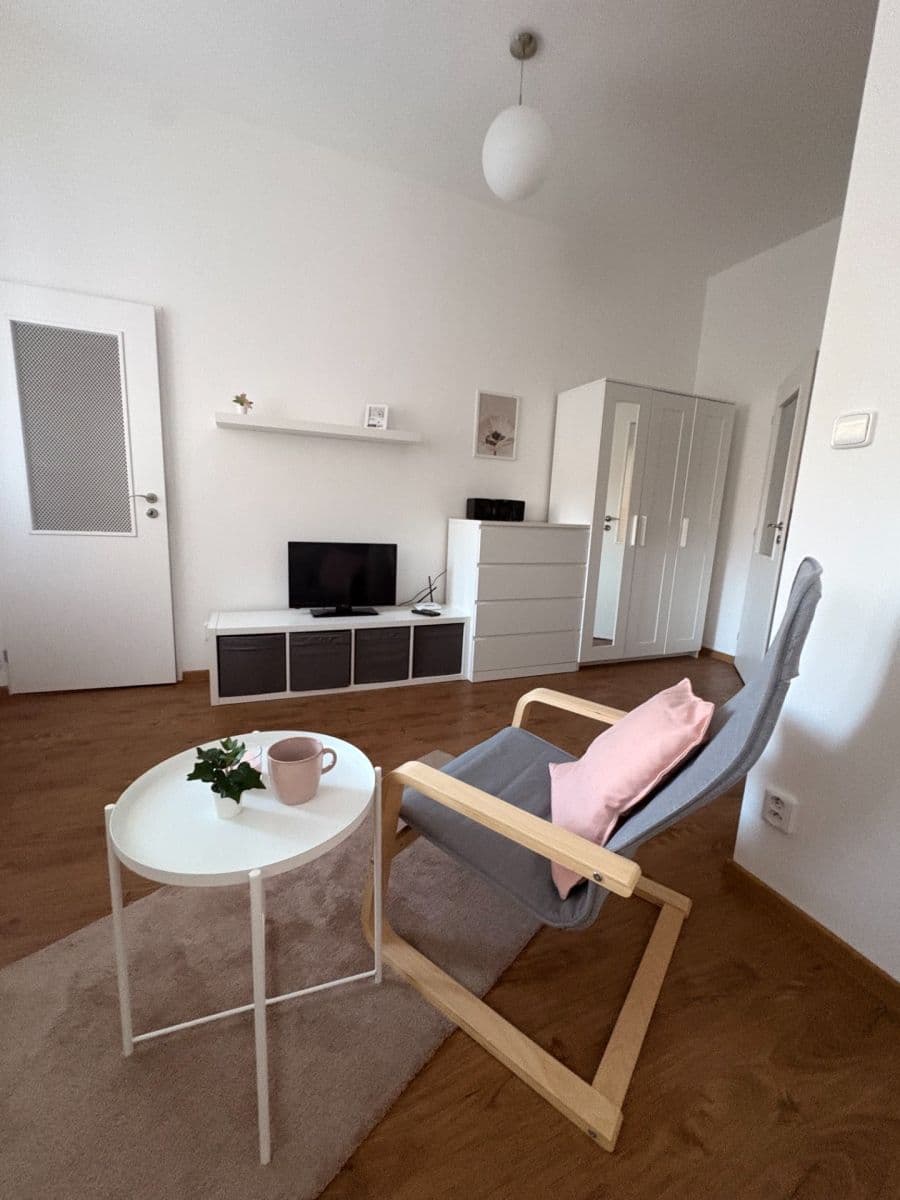 Pronájem bytu 1+kk 30 m², Kloboučnická, Praha, Praha Pronájem bytu 1+kk 30 m², Kloboučnická, Praha, Praha