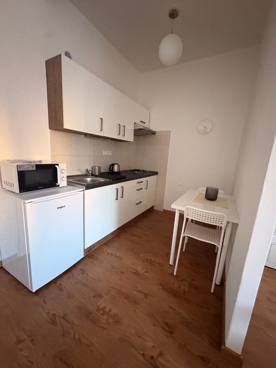 Pronájem bytu 1+kk 30 m², Kloboučnická, Praha, Praha Pronájem bytu 1+kk 30 m², Kloboučnická, Praha, Praha