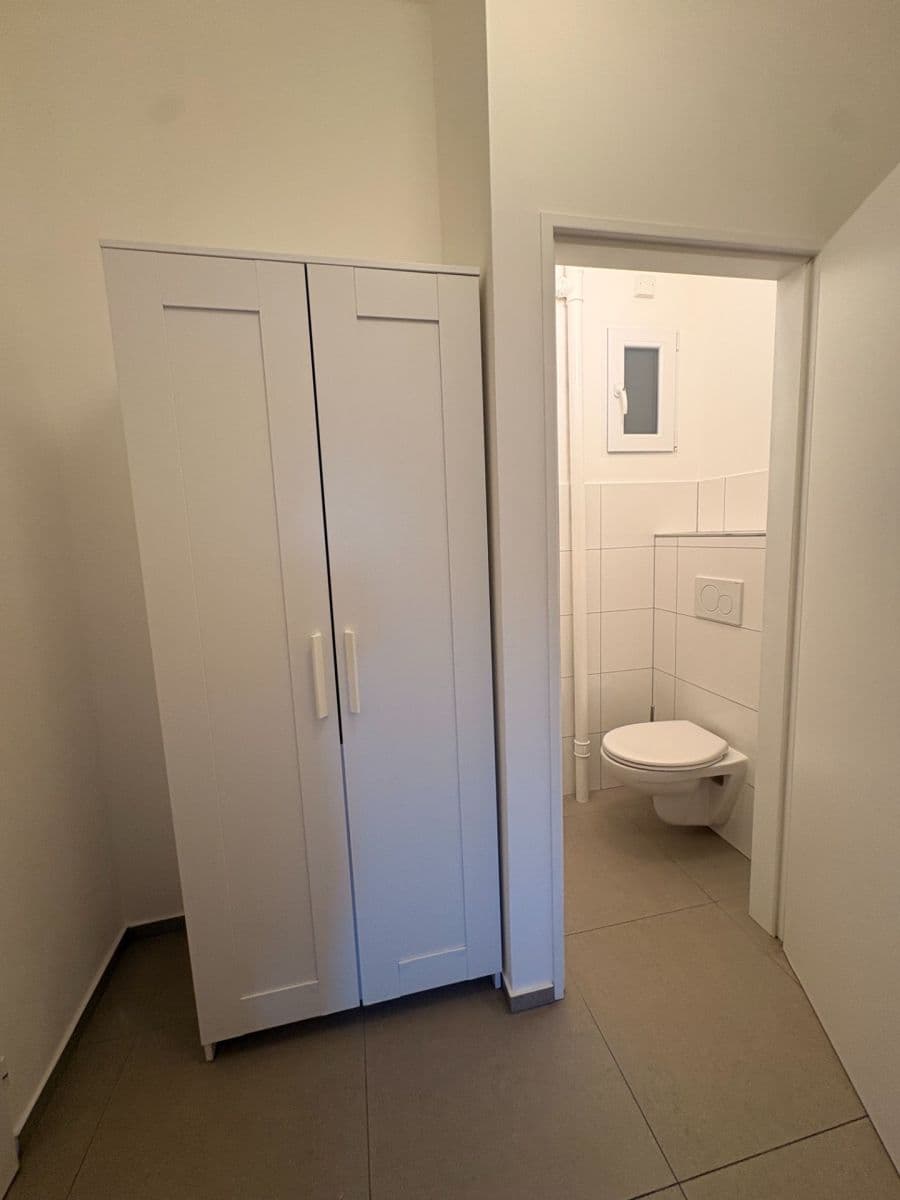 Pronájem bytu 1+kk 30 m², Kloboučnická, Praha, Praha Pronájem bytu 1+kk 30 m², Kloboučnická, Praha, Praha