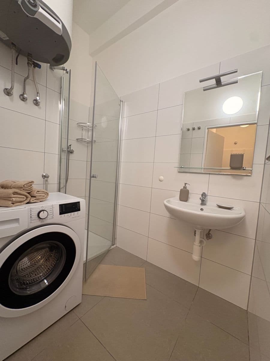 Pronájem bytu 1+kk 30 m², Kloboučnická, Praha, Praha Pronájem bytu 1+kk 30 m², Kloboučnická, Praha, Praha