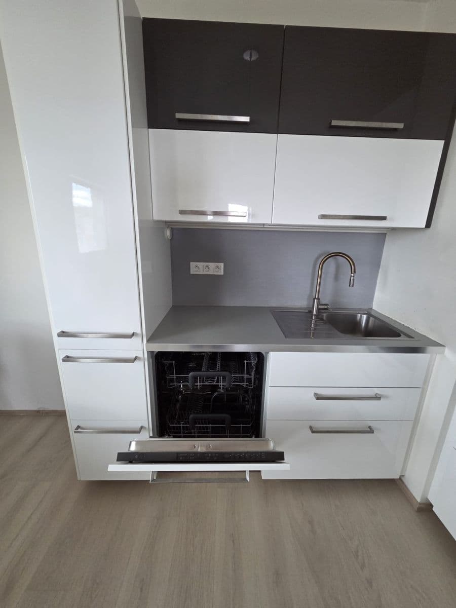 Pronájem bytu 2+kk 64 m², Modenská, Praha, Praha Pronájem bytu 2+kk 64 m², Modenská, Praha, Praha