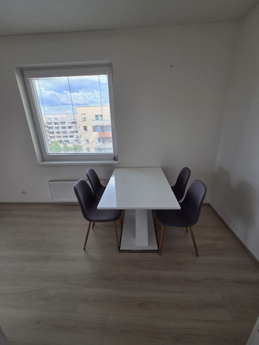 Pronájem bytu 2+kk 64 m², Modenská, Praha, Praha Pronájem bytu 2+kk 64 m², Modenská, Praha, Praha
