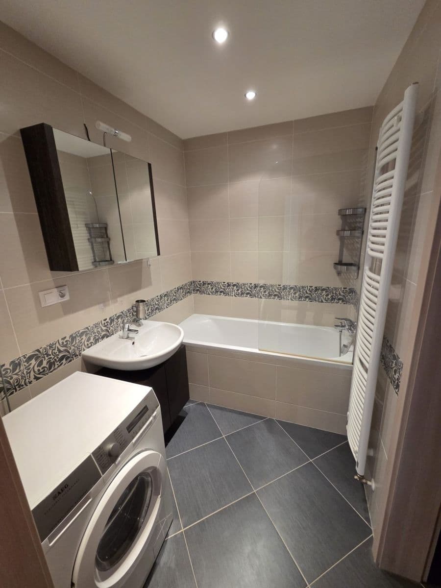 Pronájem bytu 2+kk 64 m², Modenská, Praha, Praha Pronájem bytu 2+kk 64 m², Modenská, Praha, Praha