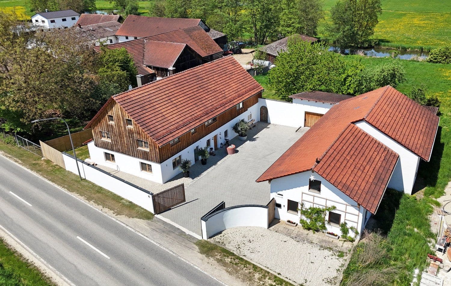 Prodej domu 265 m², pozemek 4.609 m², Frontenhausen, Bavorsko Prodej domu 265 m², pozemek 4.609 m², Frontenhausen, Bavorsko