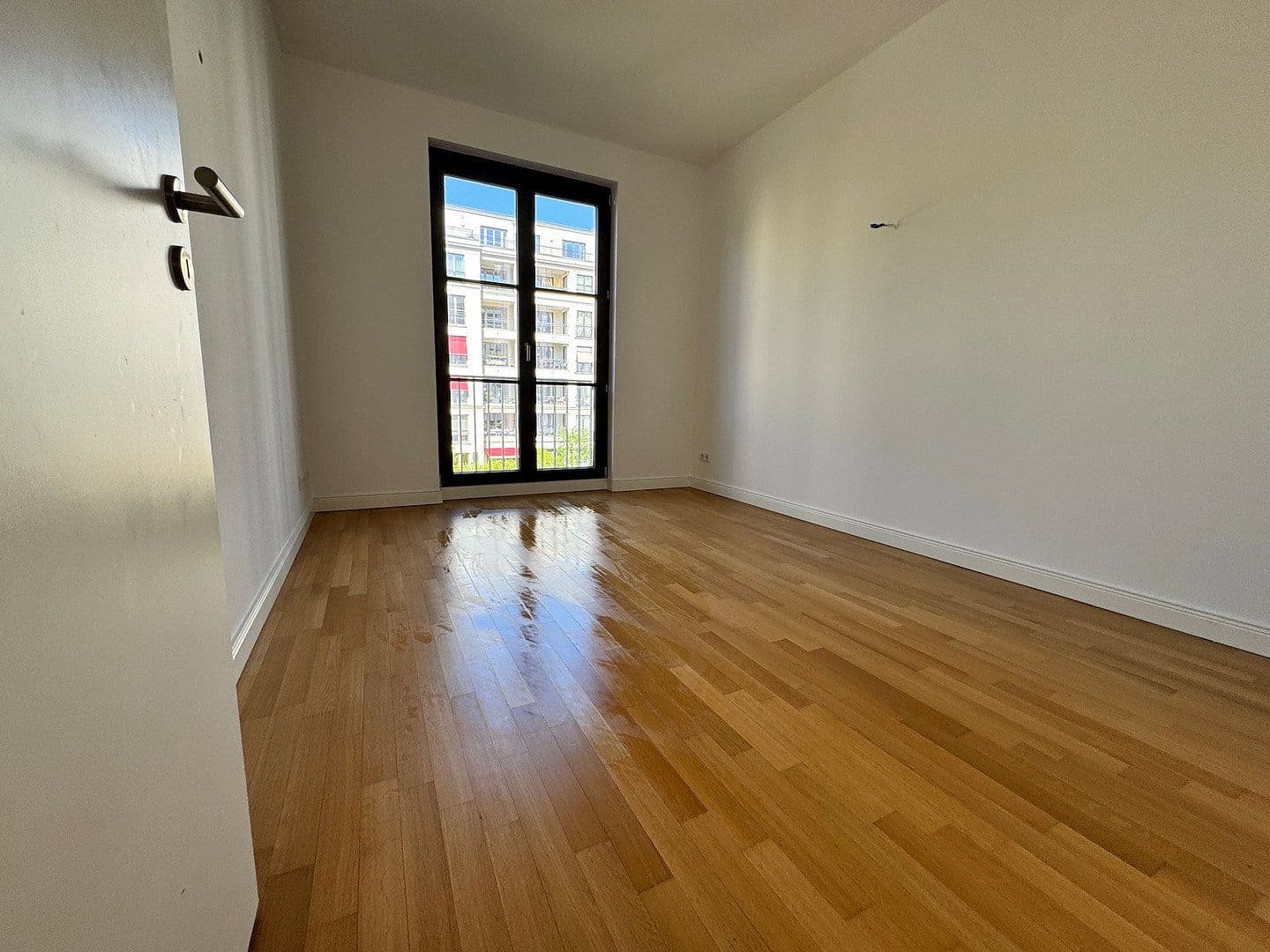 Prodej bytu 4+1 141 m², Düsseldorfer Straße 28, Berlin, Berlín Prodej bytu 4+1 141 m², Düsseldorfer Straße 28, Berlin, Berlín