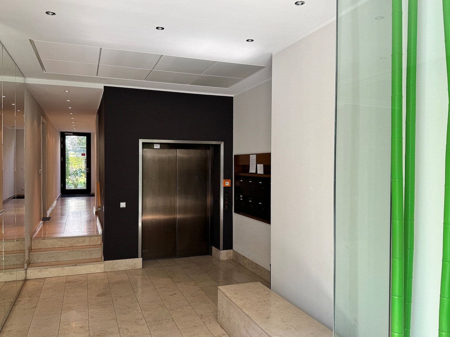 Prodej bytu 4+1 141 m², Düsseldorfer Straße 28, Berlin, Berlín Prodej bytu 4+1 141 m², Düsseldorfer Straße 28, Berlin, Berlín