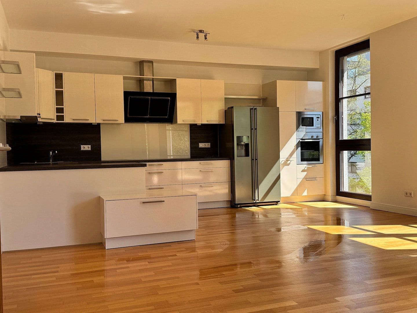 Prodej bytu 4+1 141 m², Düsseldorfer Straße 28, Berlin, Berlín Prodej bytu 4+1 141 m², Düsseldorfer Straße 28, Berlin, Berlín