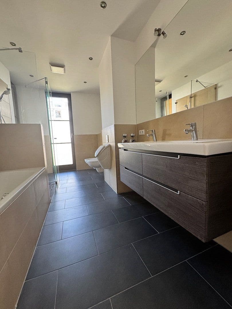 Prodej bytu 4+1 141 m², Düsseldorfer Straße 28, Berlin, Berlín Prodej bytu 4+1 141 m², Düsseldorfer Straße 28, Berlin, Berlín
