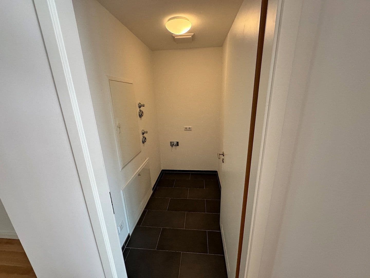 Prodej bytu 4+1 141 m², Düsseldorfer Straße 28, Berlin, Berlín Prodej bytu 4+1 141 m², Düsseldorfer Straße 28, Berlin, Berlín