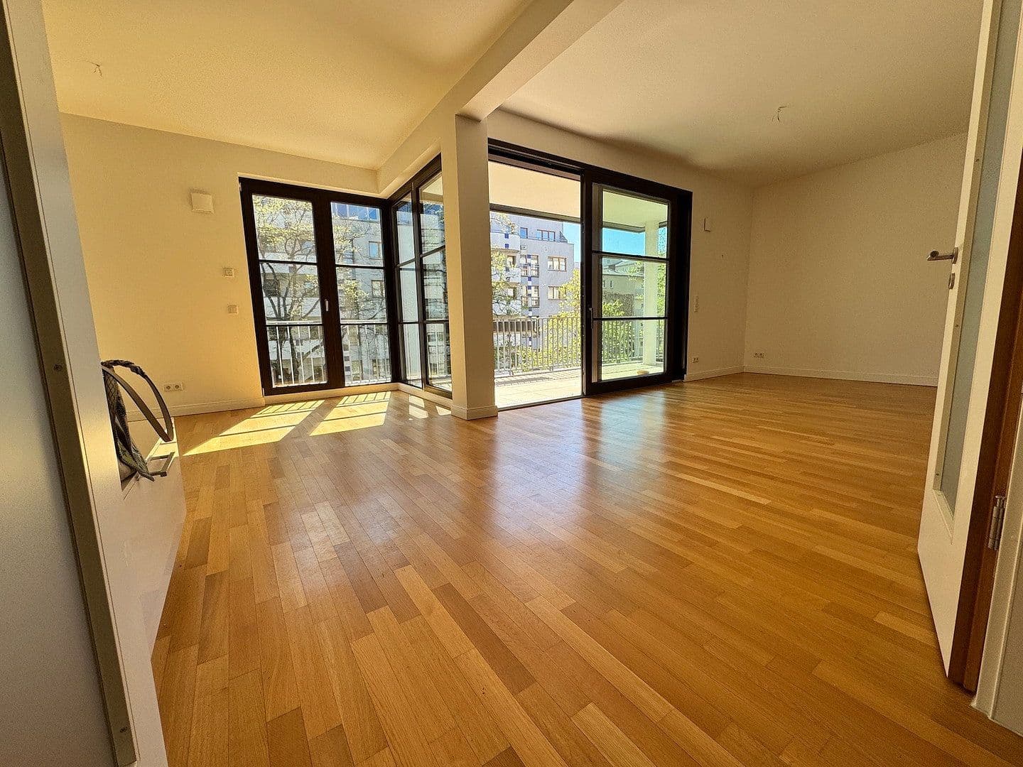 Prodej bytu 4+1 141 m², Düsseldorfer Straße 28, Berlin, Berlín Prodej bytu 4+1 141 m², Düsseldorfer Straße 28, Berlin, Berlín