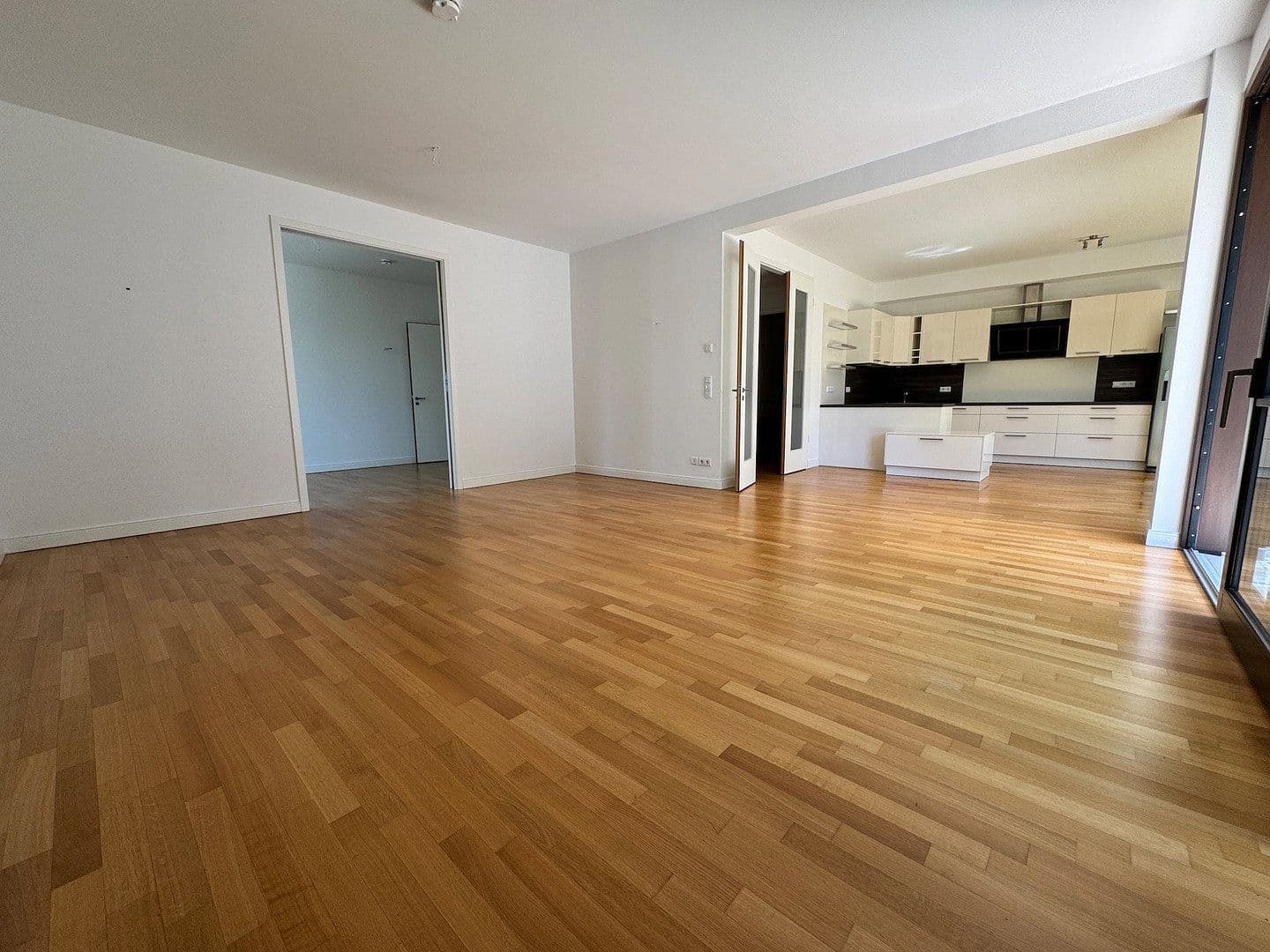 Prodej bytu 4+1 141 m², Düsseldorfer Straße 28, Berlin, Berlín Prodej bytu 4+1 141 m², Düsseldorfer Straße 28, Berlin, Berlín