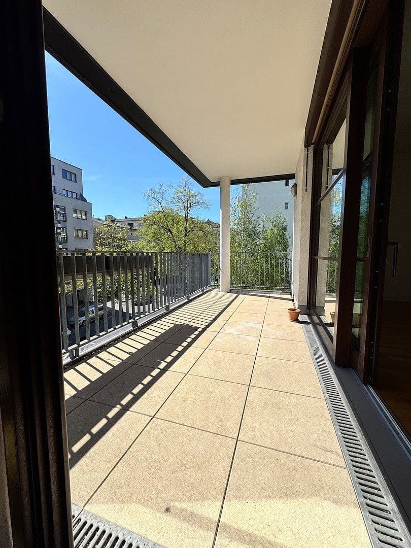 Prodej bytu 4+1 141 m², Düsseldorfer Straße 28, Berlin, Berlín Prodej bytu 4+1 141 m², Düsseldorfer Straße 28, Berlin, Berlín
