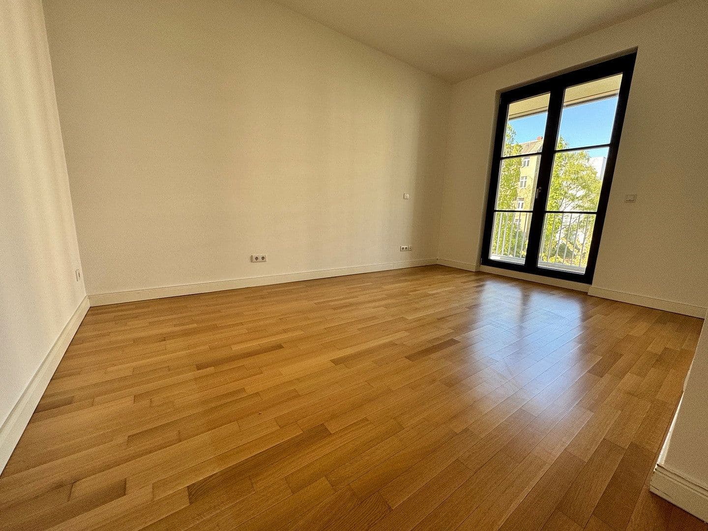 Prodej bytu 4+1 141 m², Düsseldorfer Straße 28, Berlin, Berlín Prodej bytu 4+1 141 m², Düsseldorfer Straße 28, Berlin, Berlín