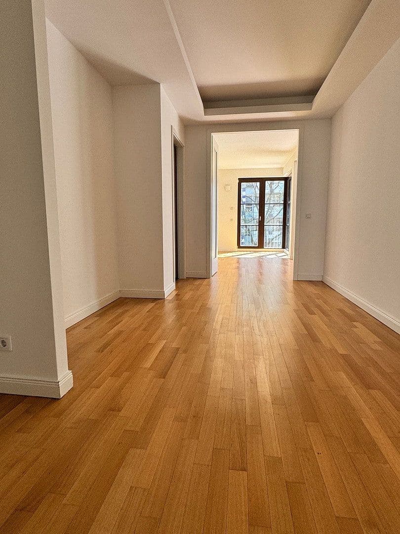 Prodej bytu 4+1 141 m², Düsseldorfer Straße 28, Berlin, Berlín Prodej bytu 4+1 141 m², Düsseldorfer Straße 28, Berlin, Berlín