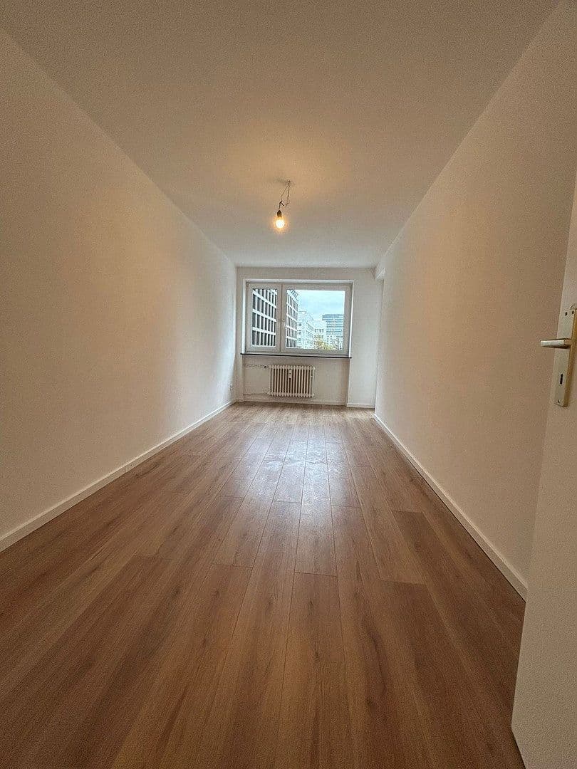 Pronájem bytu 4+1 75 m², Gmunder Straße 28, München, Bavorsko Pronájem bytu 4+1 75 m², Gmunder Straße 28, München, Bavorsko