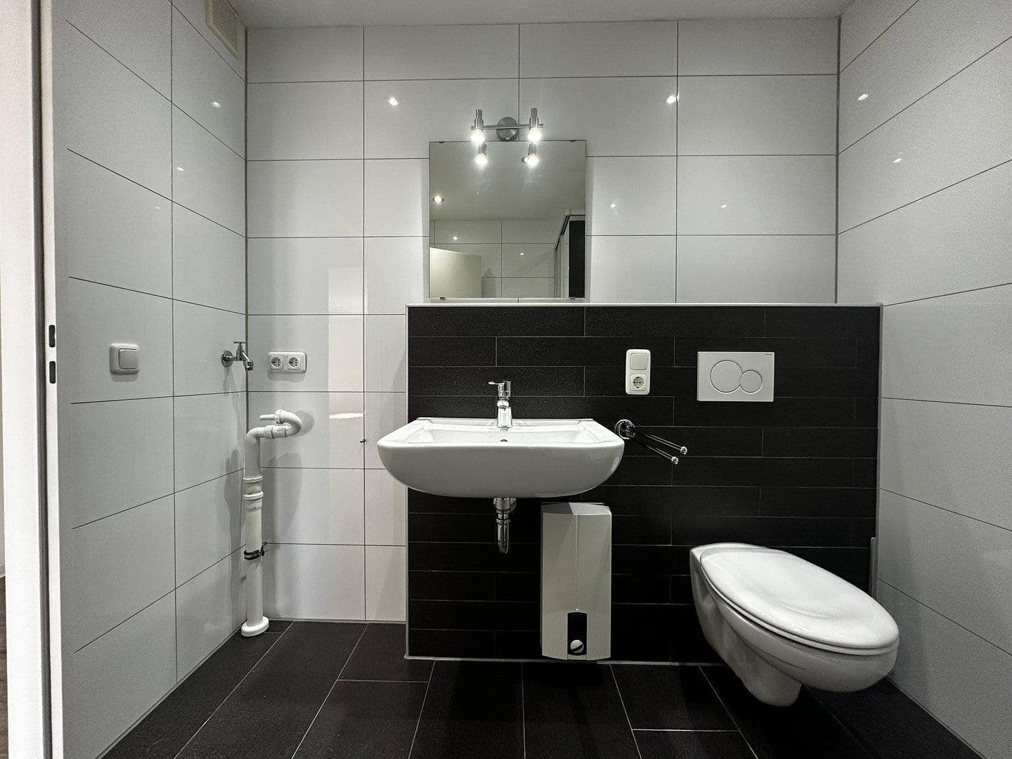 Pronájem bytu 2+1 64 m², Übacher Weg 121 + 123, Alsdorf, Severní Porýní-Vestfálsko Pronájem bytu 2+1 64 m², Übacher Weg 121 + 123, Alsdorf, Severní Porýní-Vestfálsko