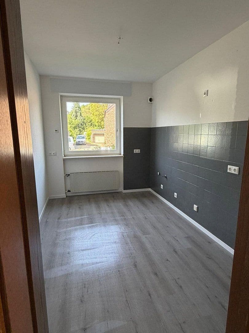 Pronájem bytu 2+1 98 m², Eilendorfer Straße 102, Cáchy, Severní Porýní-Vestfálsko Pronájem bytu 2+1 98 m², Eilendorfer Straße 102, Cáchy, Severní Porýní-Vestfálsko