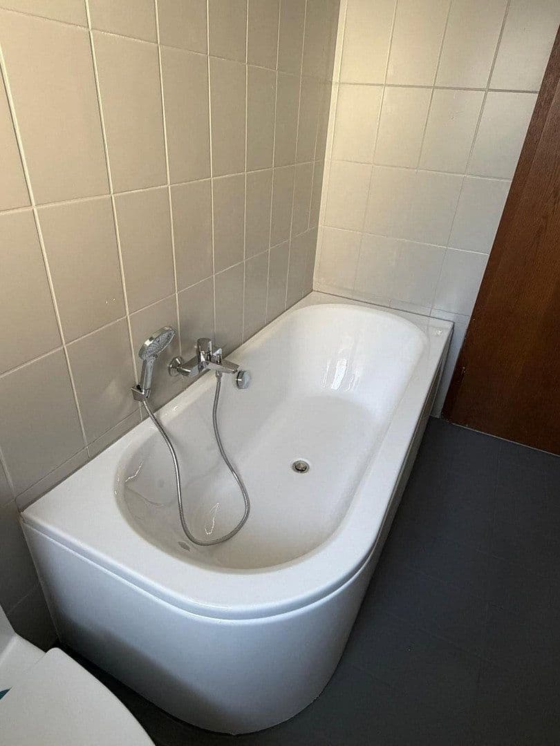 Pronájem bytu 2+1 98 m², Eilendorfer Straße 102, Cáchy, Severní Porýní-Vestfálsko Pronájem bytu 2+1 98 m², Eilendorfer Straße 102, Cáchy, Severní Porýní-Vestfálsko