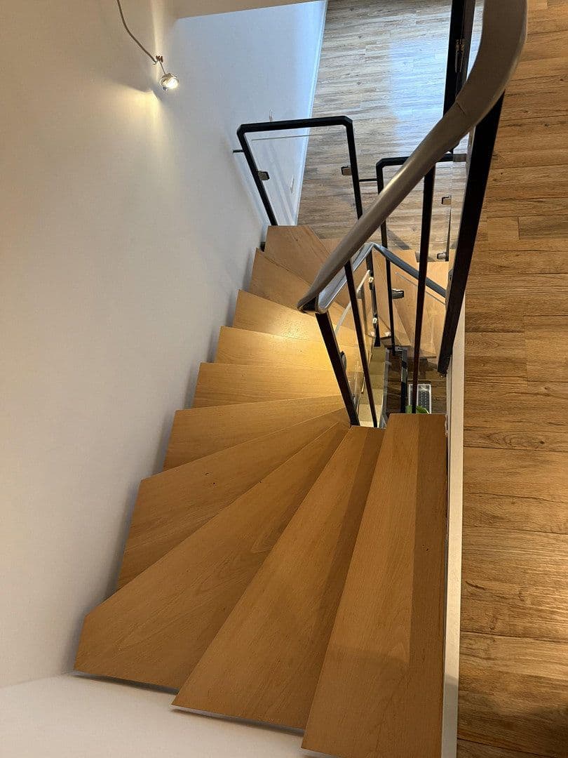 Pronájem domu 120 m², pozemek 207 m², Nibelungenstraße 146A, Bensheim, Hessen Pronájem domu 120 m², pozemek 207 m², Nibelungenstraße 146A, Bensheim, Hessen