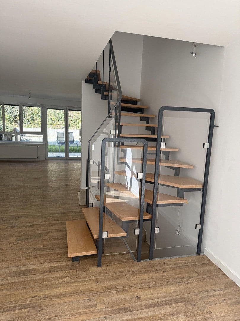 Pronájem domu 120 m², pozemek 207 m², Nibelungenstraße 146A, Bensheim, Hessen Pronájem domu 120 m², pozemek 207 m², Nibelungenstraße 146A, Bensheim, Hessen