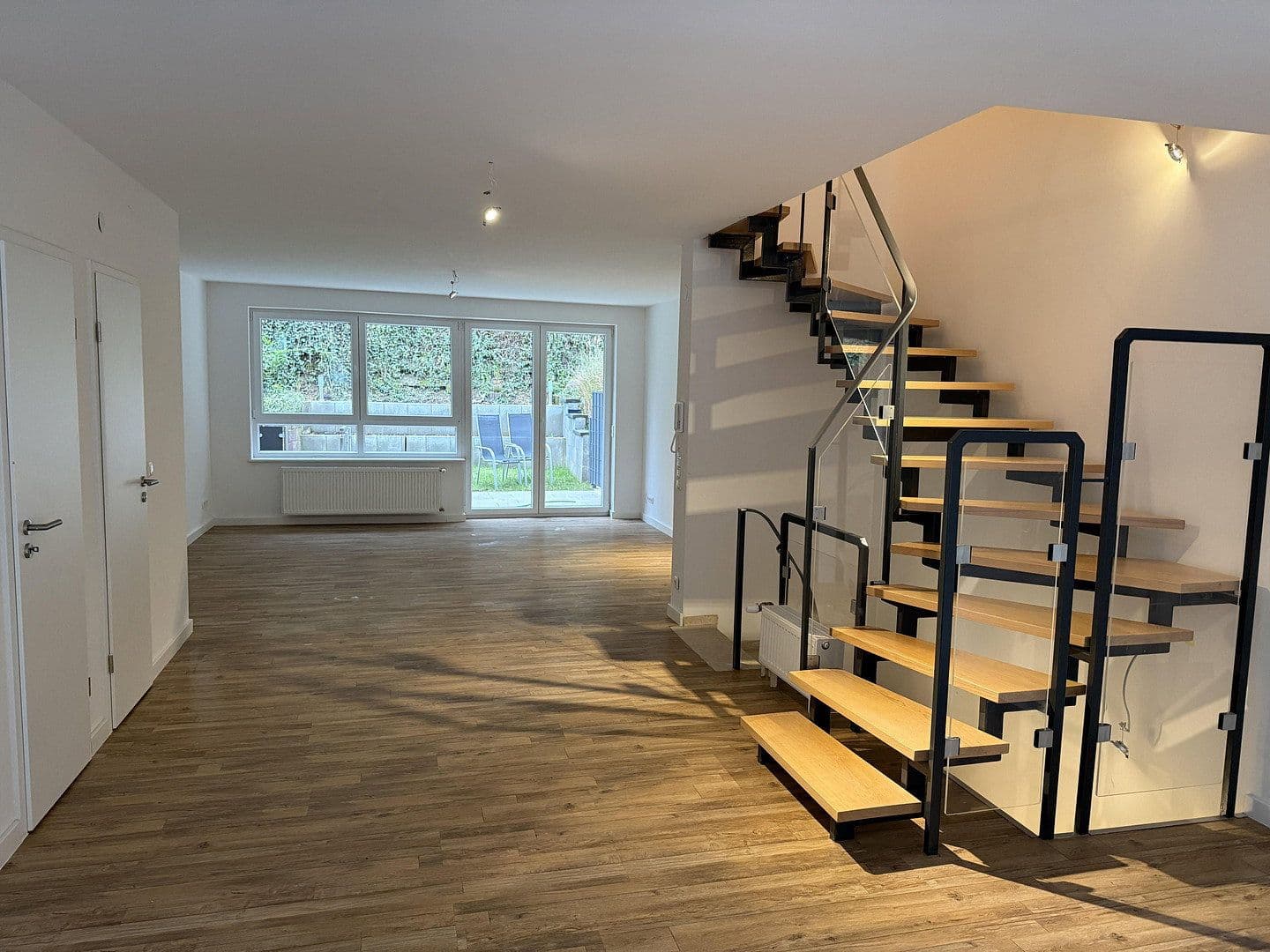 Pronájem domu 120 m², pozemek 207 m², Nibelungenstraße 146A, Bensheim, Hessen Pronájem domu 120 m², pozemek 207 m², Nibelungenstraße 146A, Bensheim, Hessen