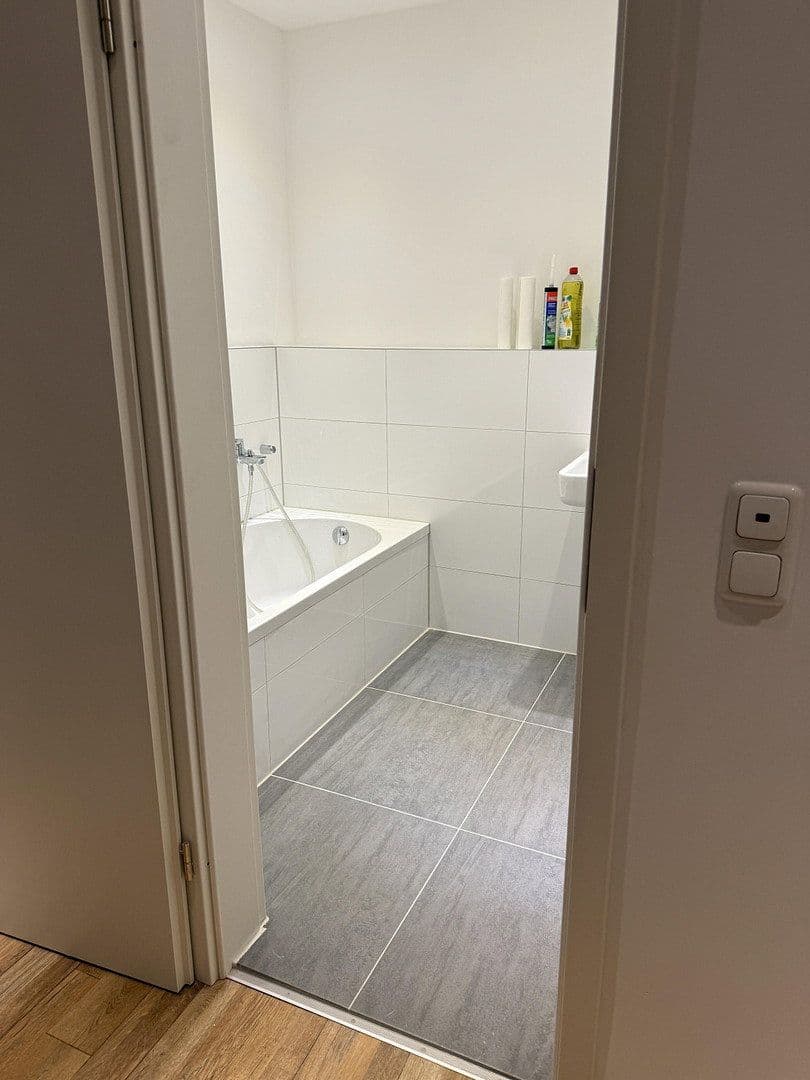 Pronájem domu 120 m², pozemek 207 m², Nibelungenstraße 146A, Bensheim, Hessen Pronájem domu 120 m², pozemek 207 m², Nibelungenstraße 146A, Bensheim, Hessen