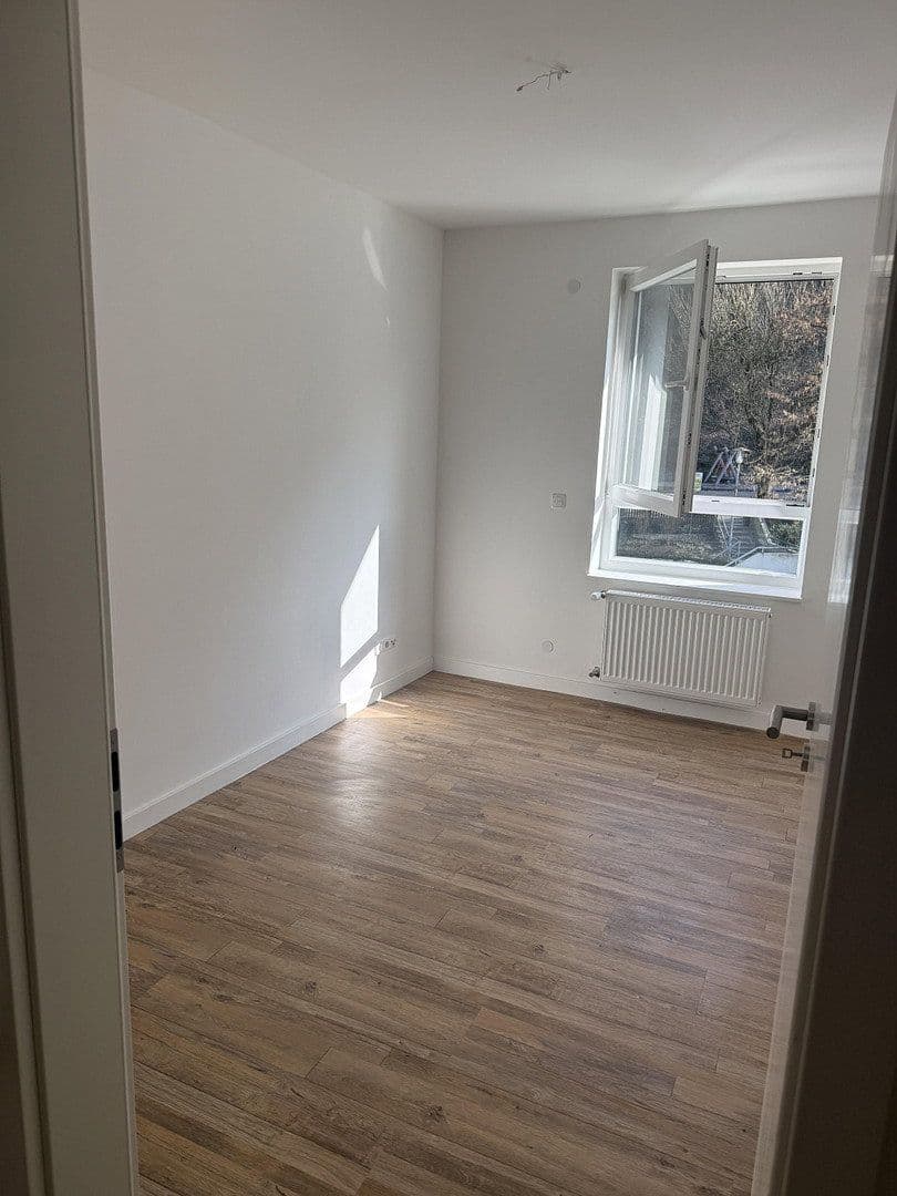 Pronájem domu 120 m², pozemek 207 m², Nibelungenstraße 146A, Bensheim, Hessen Pronájem domu 120 m², pozemek 207 m², Nibelungenstraße 146A, Bensheim, Hessen