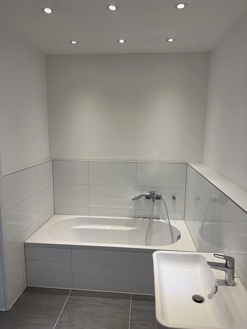 Pronájem domu 120 m², pozemek 207 m², Nibelungenstraße 146A, Bensheim, Hessen Pronájem domu 120 m², pozemek 207 m², Nibelungenstraße 146A, Bensheim, Hessen