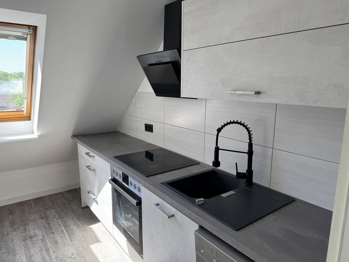 Prodej bytu 3+1 75 m², Sonnenallee 20, Magdeburg, Sasko-Anhaltsko Prodej bytu 3+1 75 m², Sonnenallee 20, Magdeburg, Sasko-Anhaltsko