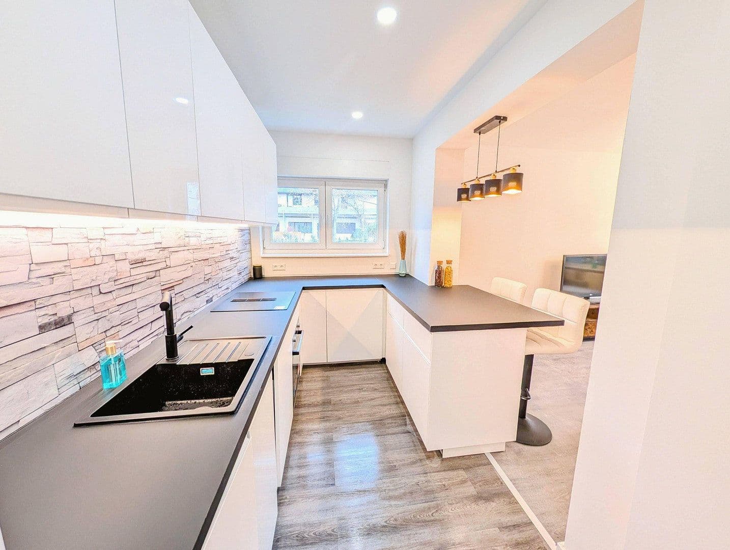 Prodej bytu 4+1 92 m², Berlin, Berlín Prodej bytu 4+1 92 m², Berlin, Berlín