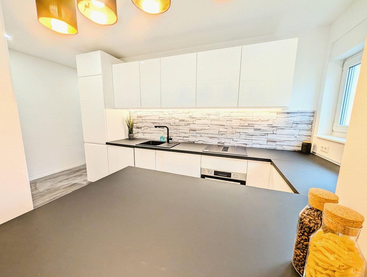 Prodej bytu 4+1 92 m², Berlin, Berlín Prodej bytu 4+1 92 m², Berlin, Berlín