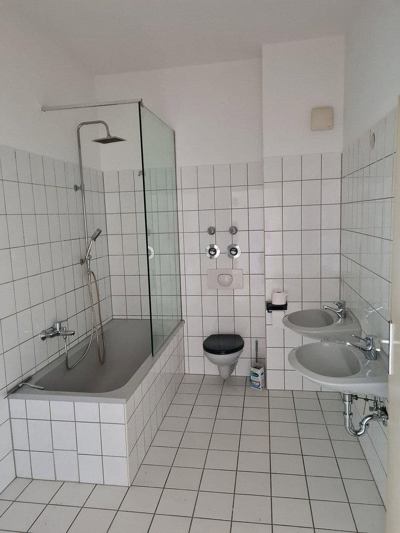 Pronájem bytu 3+1 84 m², Schweizergartenstraße 5, Wurzen, Sasko Pronájem bytu 3+1 84 m², Schweizergartenstraße 5, Wurzen, Sasko