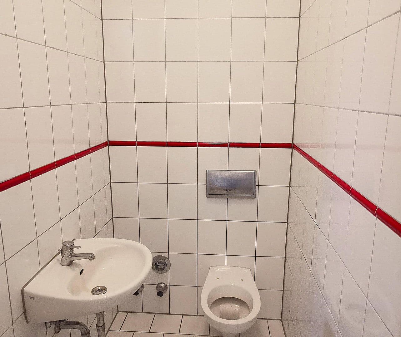 Pronájem bytu 3+1 95 m², Petersstrasse 23, Freiberg, Sasko Pronájem bytu 3+1 95 m², Petersstrasse 23, Freiberg, Sasko