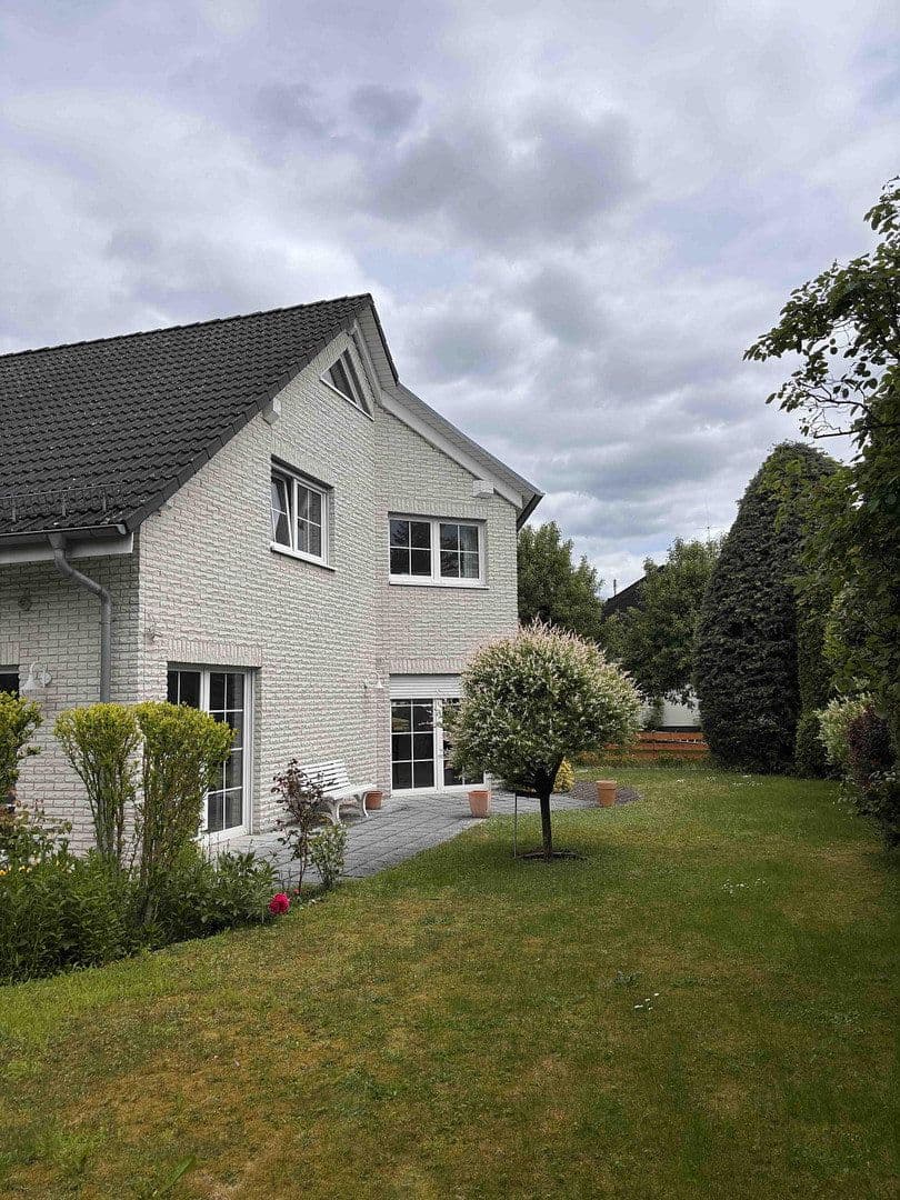Prodej domu 198 m², pozemek 747 m², Herborn, Hessen Prodej domu 198 m², pozemek 747 m², Herborn, Hessen