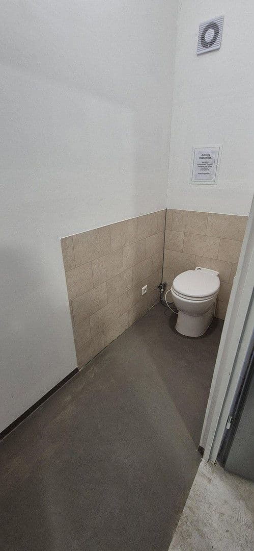 Pronájem nebytového prostoru 700 m², Altensteig, Bádensko-Württembersko Pronájem nebytového prostoru 700 m², Altensteig, Bádensko-Württembersko