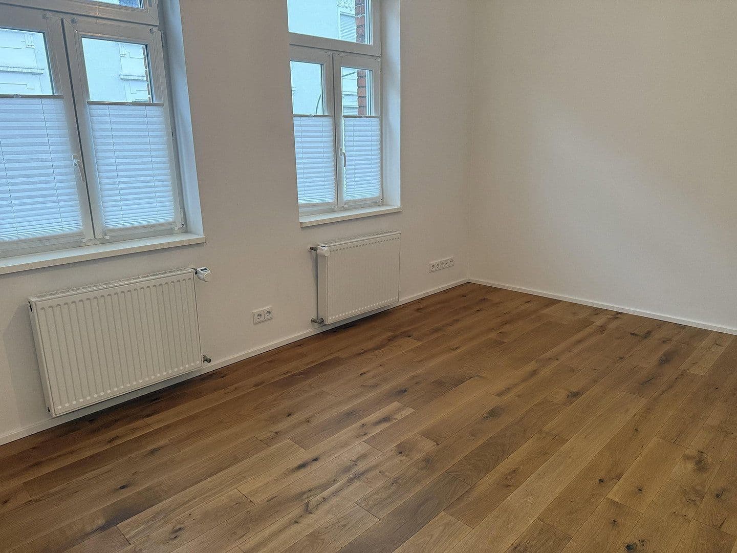 Pronájem domu 120 m², pozemek 200 m², Frankfurt, Hessen Pronájem domu 120 m², pozemek 200 m², Frankfurt, Hessen
