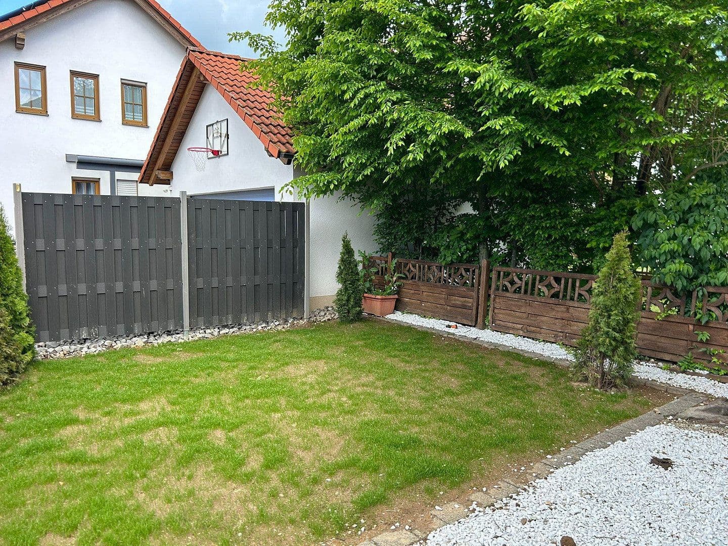 Pronájem bytu 4+1 116 m², Hutstraße 15, 18, Itzgrund, Bavorsko Pronájem bytu 4+1 116 m², Hutstraße 15, 18, Itzgrund, Bavorsko