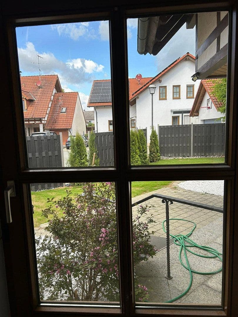 Pronájem bytu 4+1 116 m², Hutstraße 15, 18, Itzgrund, Bavorsko Pronájem bytu 4+1 116 m², Hutstraße 15, 18, Itzgrund, Bavorsko
