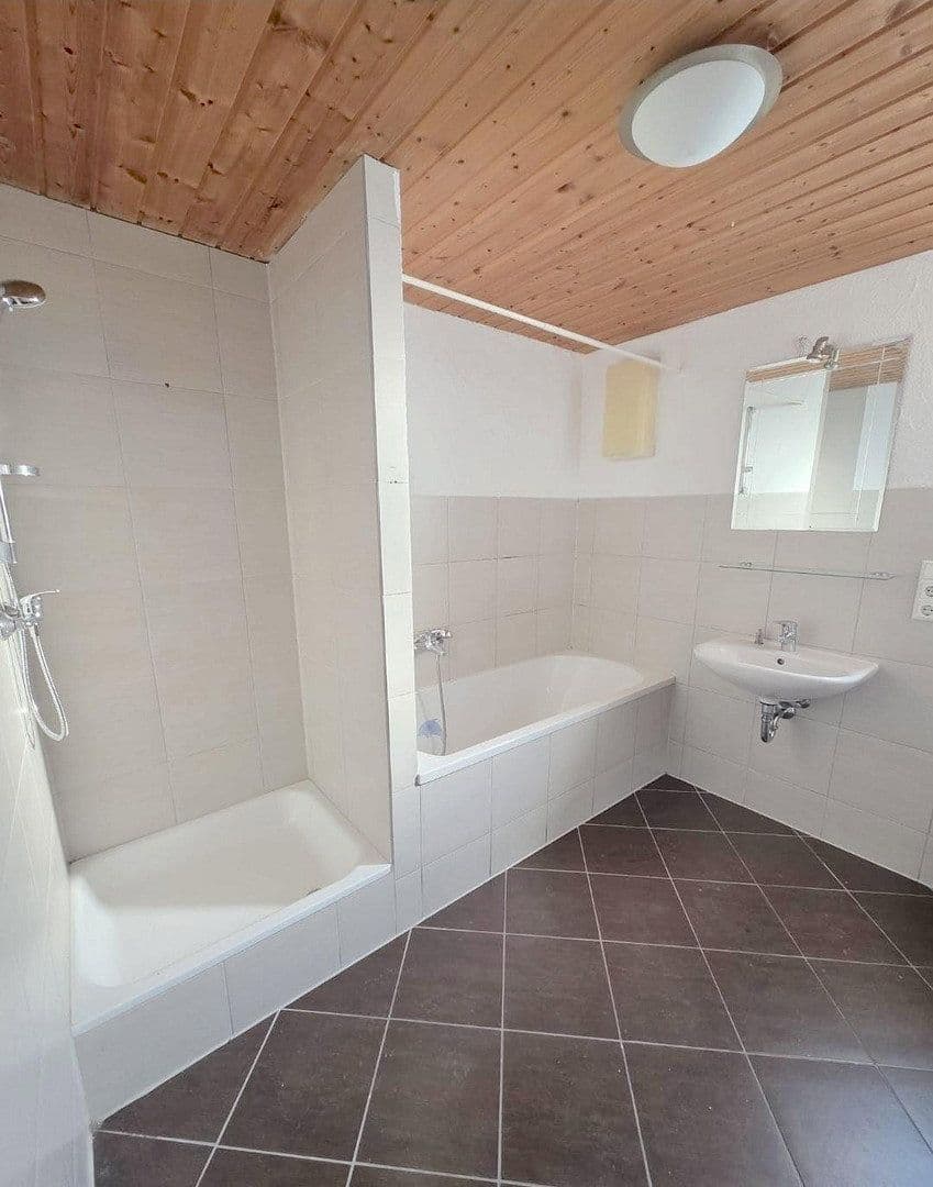 Pronájem bytu 2+1 68 m², Hohenstaufenstr. 56, Pforzheim, Bádensko-Württembersko Pronájem bytu 2+1 68 m², Hohenstaufenstr. 56, Pforzheim, Bádensko-Württembersko