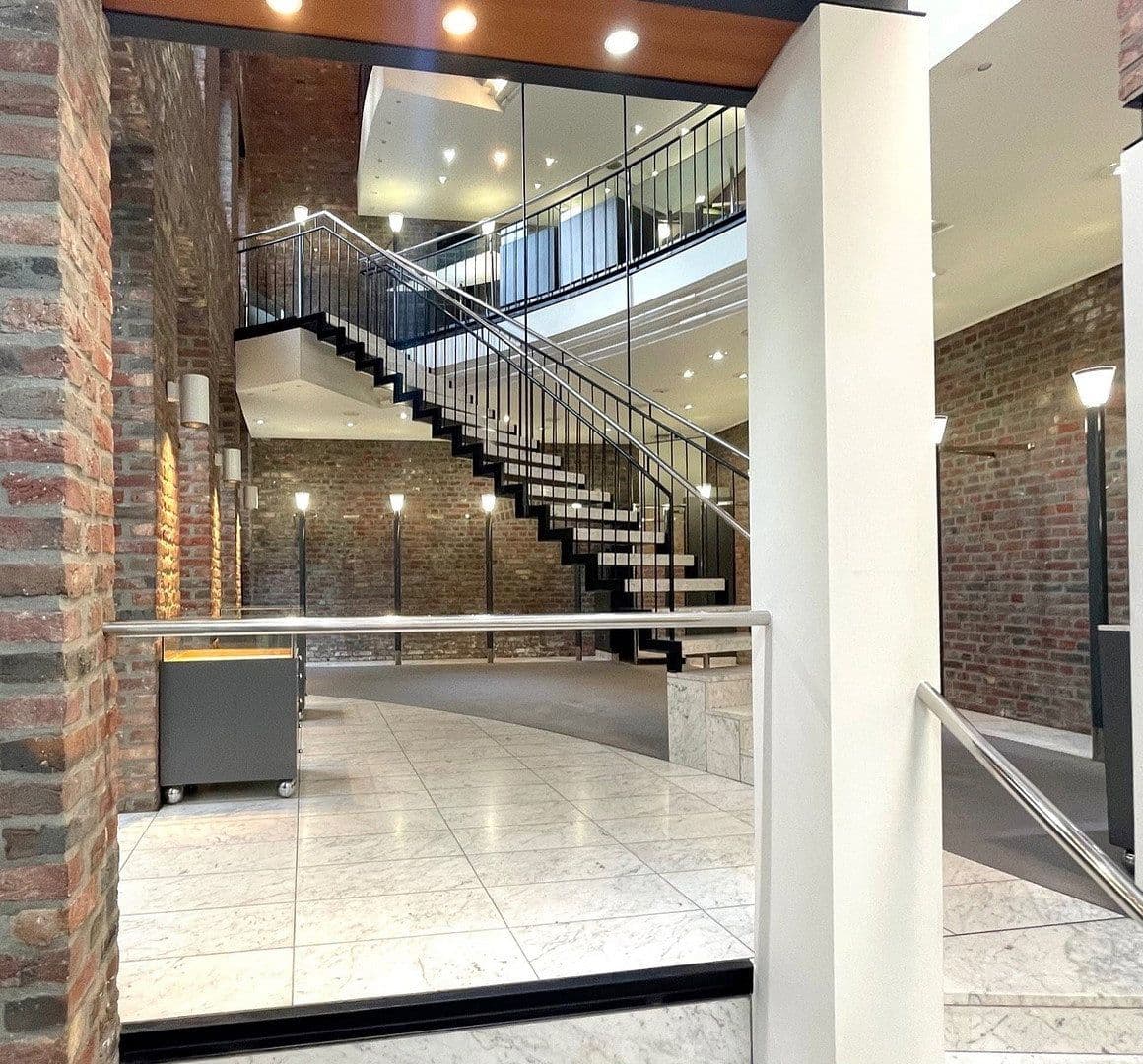 Pronájem nebytového prostoru 350 m², Mönchengladbach-Rheydt, Severní Porýní-Vestfálsko Pronájem nebytového prostoru 350 m², Mönchengladbach-Rheydt, Severní Porýní-Vestfálsko
