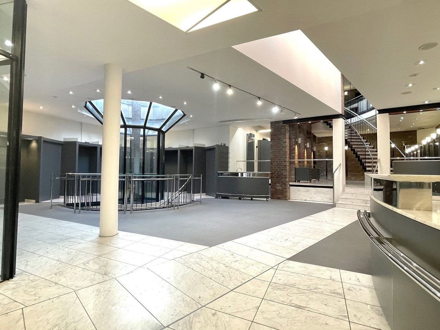 Pronájem nebytového prostoru 350 m², Mönchengladbach-Rheydt, Severní Porýní-Vestfálsko Pronájem nebytového prostoru 350 m², Mönchengladbach-Rheydt, Severní Porýní-Vestfálsko