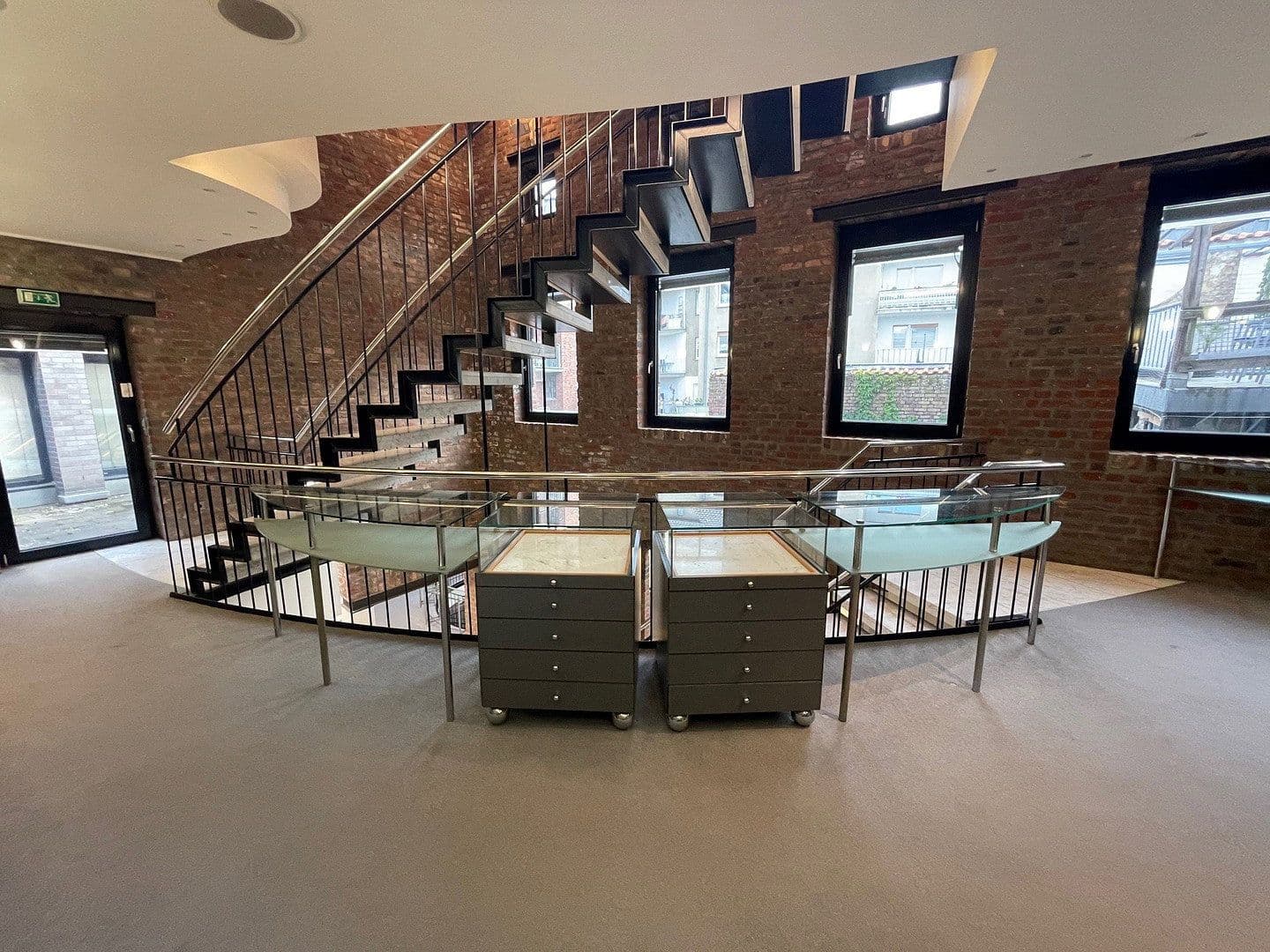 Pronájem nebytového prostoru 350 m², Mönchengladbach-Rheydt, Severní Porýní-Vestfálsko Pronájem nebytového prostoru 350 m², Mönchengladbach-Rheydt, Severní Porýní-Vestfálsko