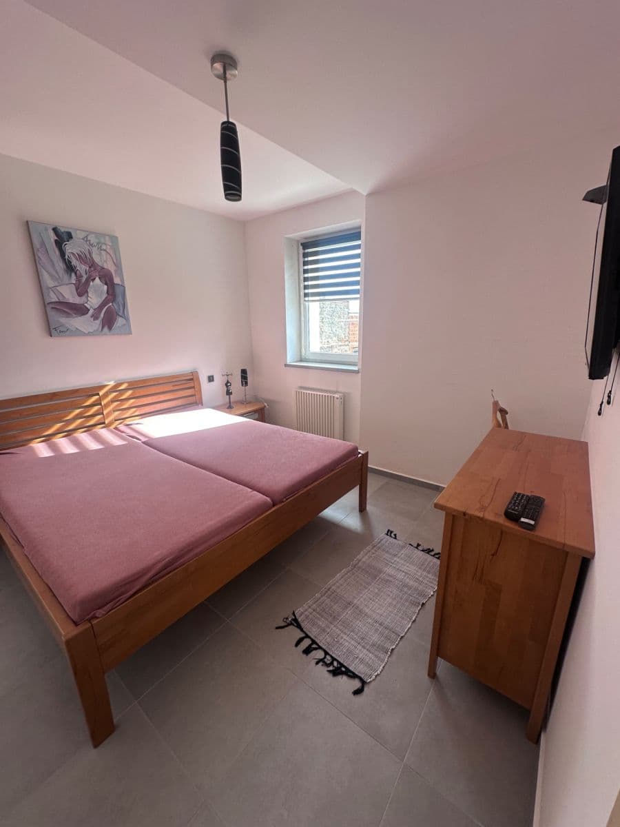 Pronájem bytu 1+1 67 m², nám. Republiky, Lázně Kynžvart, Karlovarský kraj Pronájem bytu 1+1 67 m², nám. Republiky, Lázně Kynžvart, Karlovarský kraj